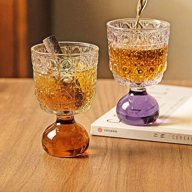 Glazen beker met edelsteenpatr - Wine Or Beer recensie en prijs