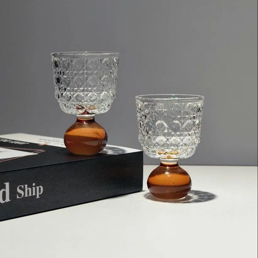 Glazen beker met edelsteenpatr - Wine Or Beer recensie en prijs